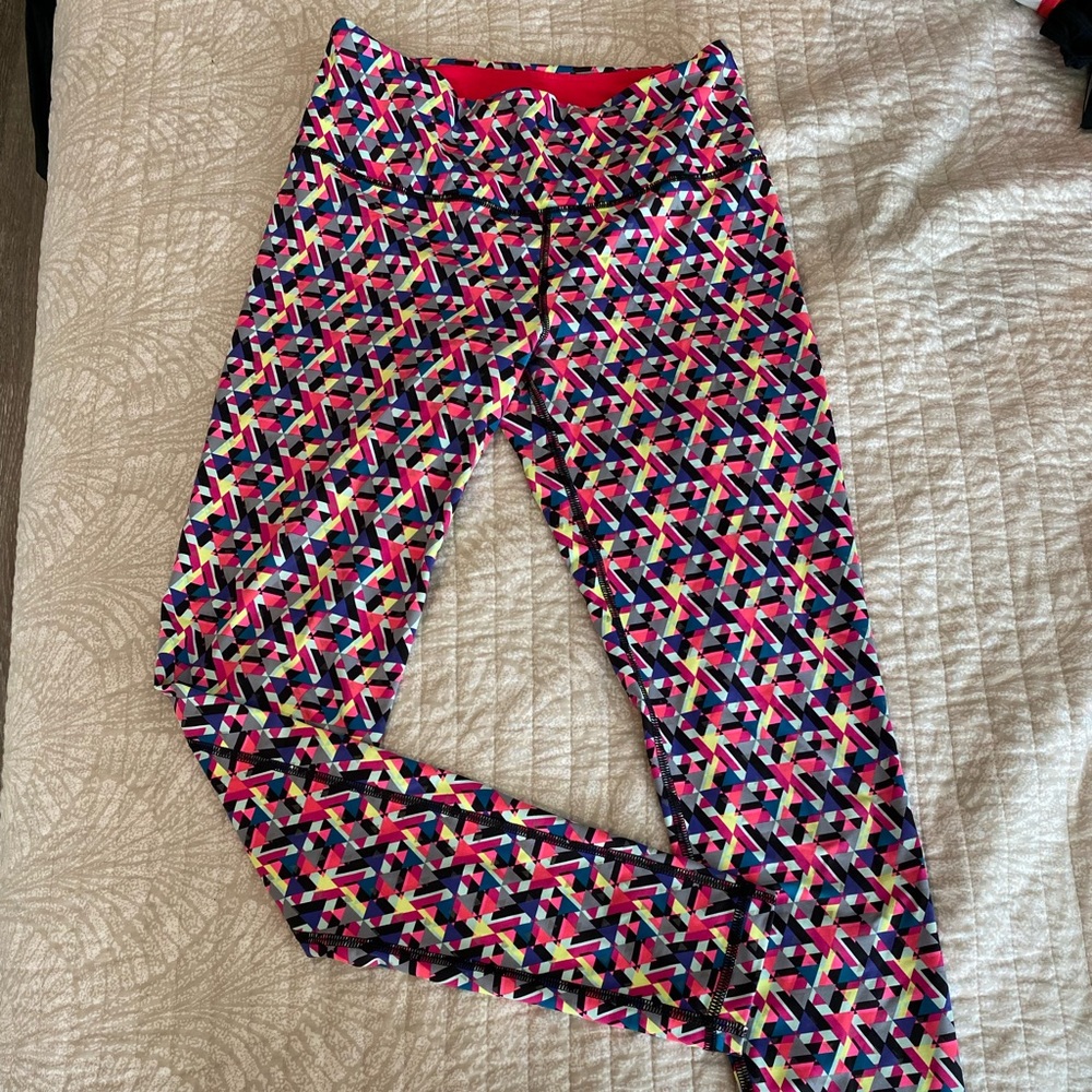 Victoria’s Secret VSX Sport leggings in S/P size. It was made in Sri Lanka